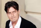 Pelo Twitter, Charlie Sheen incita seguidores a jogar ovos podres e fezes em escola de Los Angeles FX/Divulgação