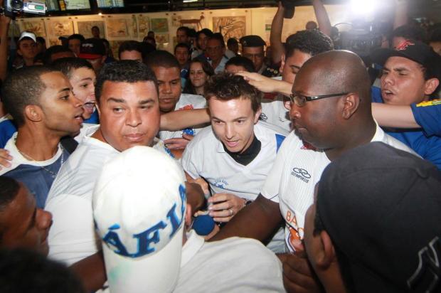Dagoberto é recebido com festa pela torcida do Cruzeiro em Belo Horizonte ALEX DE JESUS/O TEMPO/ESTADÃO CONTEÚDO