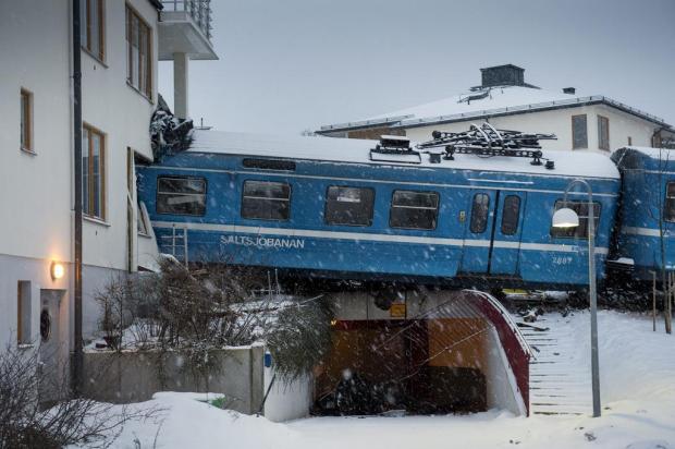 Mulher rouba trem e provoca acidente na Suécia JONAS EKSTROMER/SCANPIX SWEDEN/AFP Mulher rouba trem e provoca acidente na Suécia JONAS EKSTROMER/SCANPIX SWEDEN/AFP