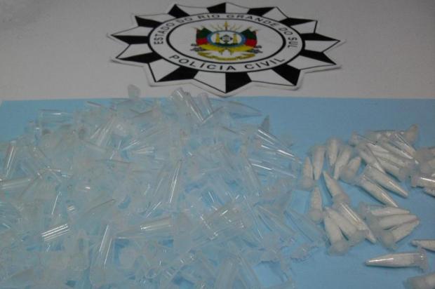 Traficantes são presos com cocaína em microtubos usados por laboratórios Denarc/Divulgação