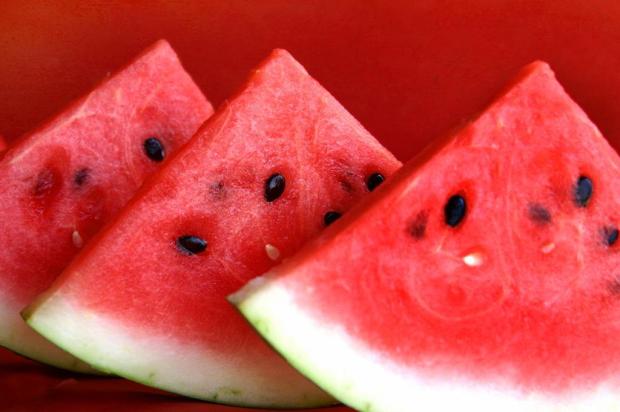 Veja oito opções de alimentos que ajudam a manter o corpo hidratado divulgação/Divulgação Veja oito opções de alimentos que ajudam a manter o corpo hidratado divulgação/Divulgação