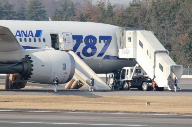 Boeing 787 faz pouso de emergência após novo problema técnico Jiji Press/AFP Boeing 787 faz pouso de emergência após novo problema técnico Jiji Press/AFP