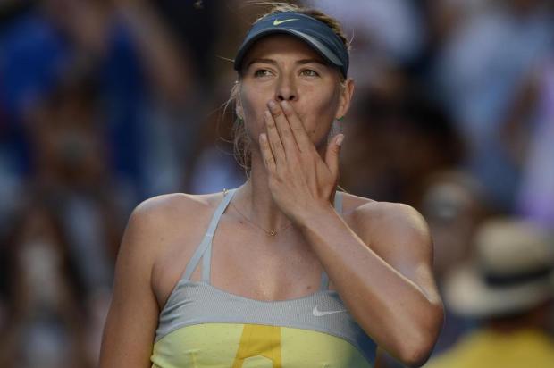 Sharapova aplica outra bicicleta e segue implacável na Austrália MANAN VATSYAYANA/AFP Sharapova aplica outra bicicleta e segue implacável na Austrália MANAN VATSYAYANA/AFP