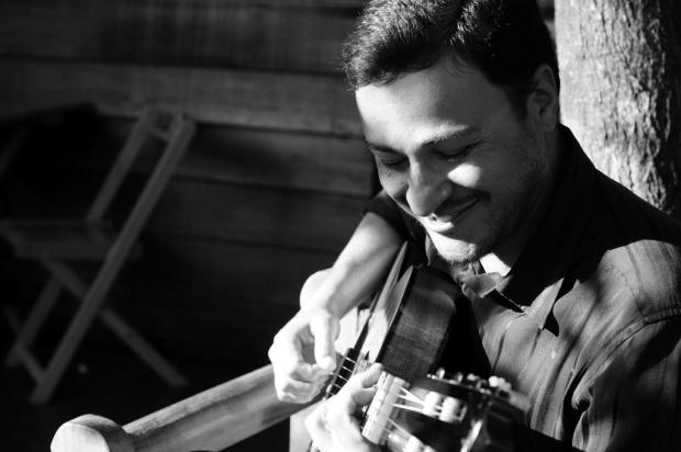 Fabrício Fortes apresenta seu primeiro show autoral nesta quinta, na Casa da Música Hamilton Fialho/Divulgação Fabrício Fortes apresenta seu primeiro show autoral nesta quinta, na Casa da Música Hamilton Fialho/Divulgação