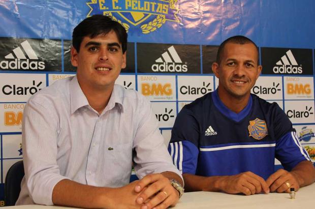 Lateral Jadílson, ex-Grêmio, é apresentado como reforço do Pelotas EC Pelotas/Divulgação/