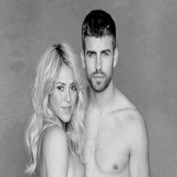 Shakira posta foto mostrando o barrigão de grávida ao lado de Piqué Facebook/Reprodução Shakira posta foto mostrando o barrigão de grávida ao lado de Piqué Facebook/Reprodução
