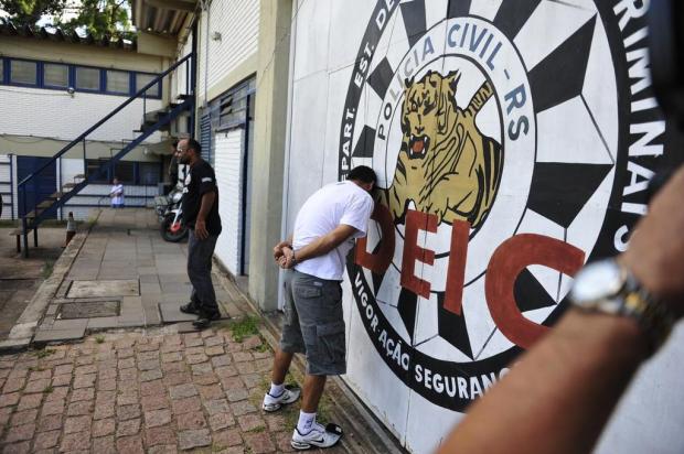 Preso no Litoral Norte suspeito de ataque a fábrica de joias em Cotiporã Luiz Armando Vaz/Agencia RBS Preso no Litoral Norte suspeito de ataque a fábrica de joias em Cotiporã Luiz Armando Vaz/Agencia RBS
