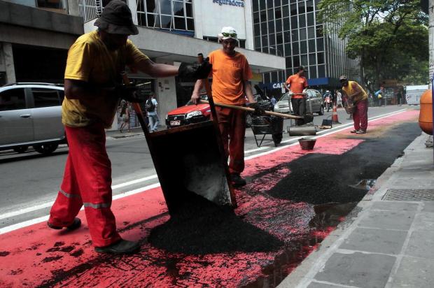 EPTC e prefeitura fazem correções em asfalto de ciclofaixa em Porto Alegre Ricardo Giusti/Divulgação