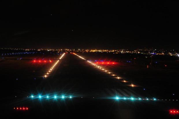 Novo aeroporto na Grande Porto Alegre excluirá o atual, avalia estudo Ronaldo Bernardi/Agencia RBS Novo aeroporto na Grande Porto Alegre excluirá o atual, avalia estudo Ronaldo Bernardi/Agencia RBS