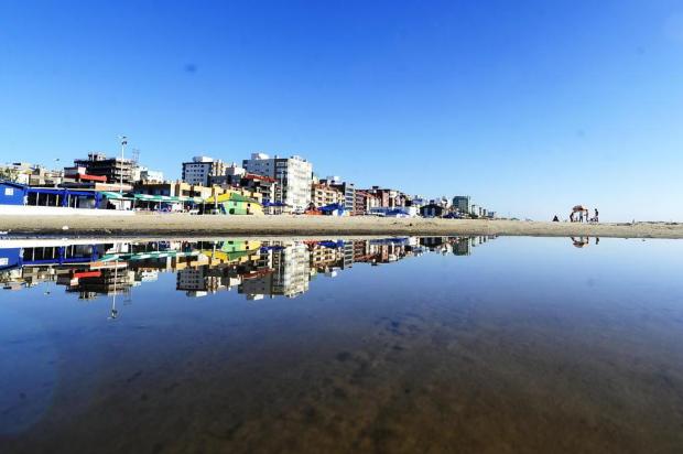 Manhã de sol forte promete dia quente em Capão da Canoa Ricardo Duarte/Agencia RBS Manhã de sol forte promete dia quente em Capão da Canoa Ricardo Duarte/Agencia RBS