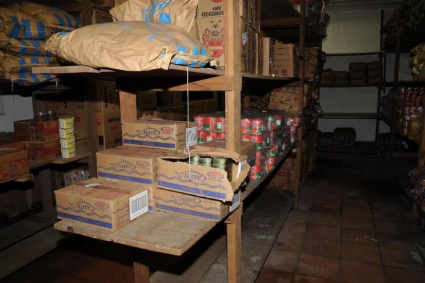 Depósito com merenda escolar vencida é interditado em Rio Pardo Pedro Silva/Divulgação