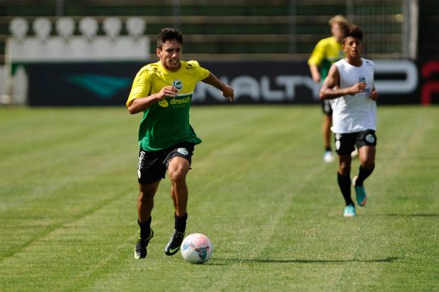 Meia Alan diz estar pronto para a estreia e aguarda definição de Lisca Maicon Damasceno, Agência RBS/