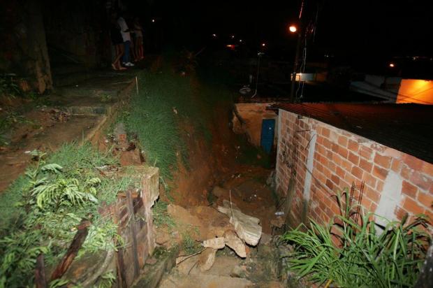 Menina de 13 anos morre ao salvar crianças no Rio de Janeiro Osvaldo Praddo,Agência o Dia/Estadão Conteúdo Menina de 13 anos morre ao salvar crianças no Rio de Janeiro Osvaldo Praddo,Agência o Dia/Estadão Conteúdo