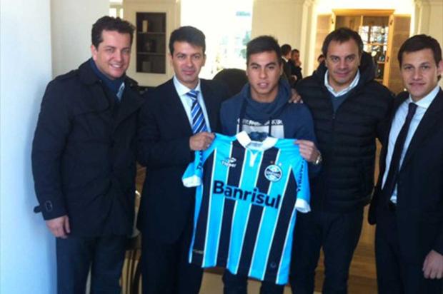 Nos braços da torcida: Vargas chega às 13h deste sábado a Porto Alegre Grêmio FBPA/Divulgação/