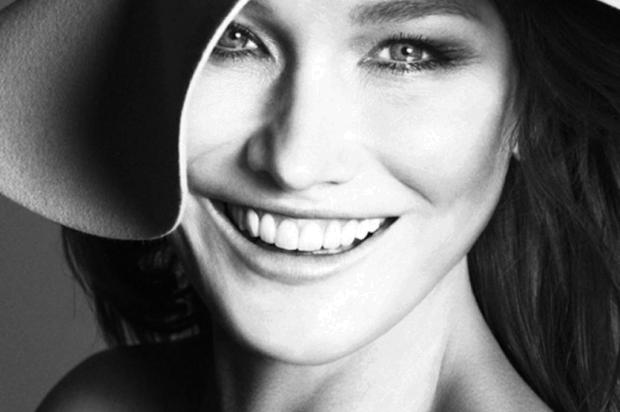 Carla Bruni pode voltar ao mundo da moda em campanha da Bulgari Vogue/Divulgação