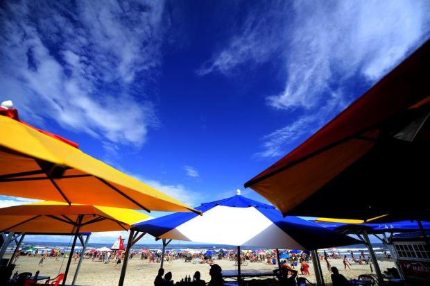 Sol reapareceu na orla do Litoral Norte depois de manhã nublada Ricardo Duarte/Agencia RBS