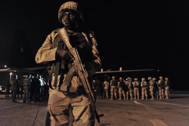 Mali dividido: Norte controlado por milícias fundamentalistas e Sul amparado pela França ISSOUF SANOGO/AFP PHOTO