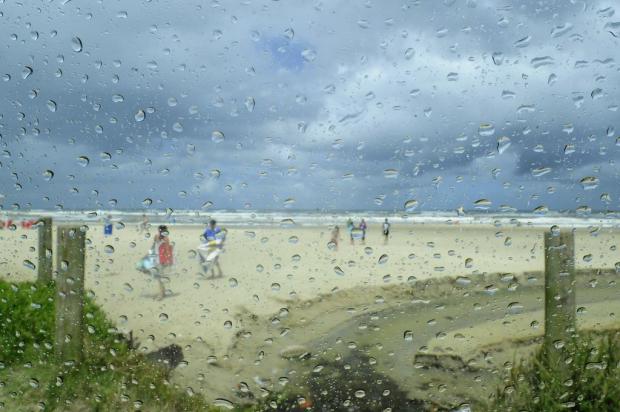Vento forte e sensação de frio atingiram Litoral Norte na tarde deste domingo Ricardo Duarte/Agencia RBS