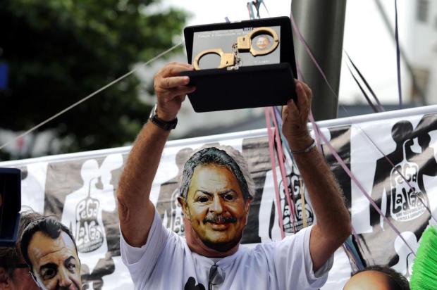 Lula recebe "homenagem" durante Grito de Carnaval no Rio Fabio Motta/Agência Estado Lula recebe "homenagem" durante Grito de Carnaval no Rio Fabio Motta/Agência Estado