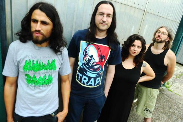 Radicado em Porto Alegre, projeto Worldengine lança disco com músicos de nove países Jean Schwarz/Agencia RBS Radicado em Porto Alegre, projeto Worldengine lança disco com músicos de nove países Jean Schwarz/Agencia RBS