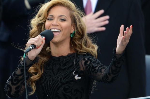 Beyoncé fez playback em apresentação de hino na posse de Obama, diz jornal Stan Honda/AFP Beyoncé fez playback em apresentação de hino na posse de Obama, diz jornal Stan Honda/AFP