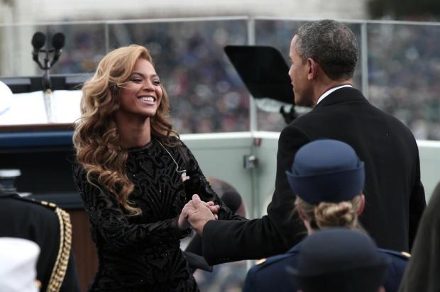 Beyoncé canta o hino americano na posse de Barack Obama WIN MCNAMEE/AFP