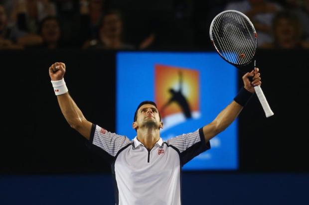 Djokovic e Sharapova avançam às semifinais do Aberto da Austrália SCOTT BARBOUR/POOL / AFP Djokovic e Sharapova avançam às semifinais do Aberto da Austrália SCOTT BARBOUR/POOL / AFP