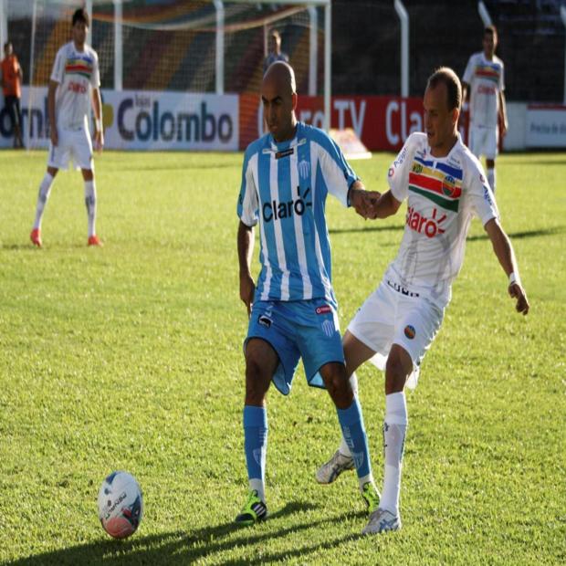 Novo Hamburgo e São José fazem jogo de seis pontos na noite desta quarta-feira Bruno Colombo/ECNH Novo Hamburgo e São José fazem jogo de seis pontos na noite desta quarta-feira Bruno Colombo/ECNH