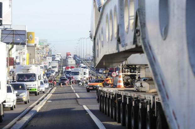 PRF orienta motoristas a utilizarem Avenida Guilherme Schell até Porto Alegre Ronaldo Bernardi/Agencia RBS