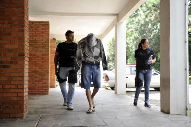Ladrão exibido é preso em Porto Alegre Lívia Stumpf/Agencia RBS Ladrão exibido é preso em Porto Alegre Lívia Stumpf/Agencia RBS