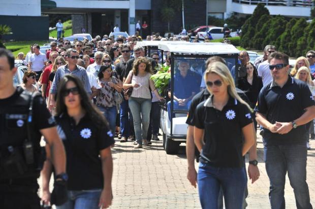 Policial e mãe mortos em assalto na Capital são enterrados Tadeu Vilani/Agencia RBS Policial e mãe mortos em assalto na Capital são enterrados Tadeu Vilani/Agencia RBS