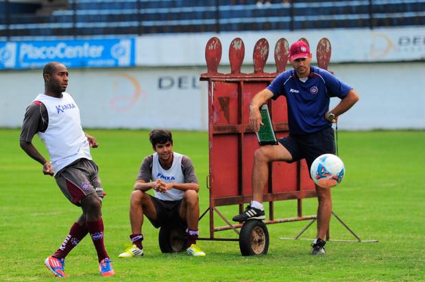 Caxias aposta em trio ofensivo para bater Veranópolis dentro de casa Porthus Junior, Agência RBS/ Caxias aposta em trio ofensivo para bater Veranópolis dentro de casa Porthus Junior, Agência RBS/