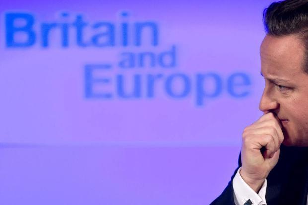 Cameron acena com saída britânica do bloco europeu BEN STANSALL/AFP PHOTO Cameron acena com saída britânica do bloco europeu BEN STANSALL/AFP PHOTO