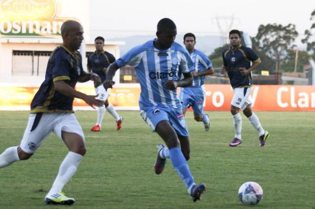 São José vence Novo Hamburgo por 2 a 0 Elenise Martins/ECNH,Divulgação São José vence Novo Hamburgo por 2 a 0 Elenise Martins/ECNH,Divulgação
