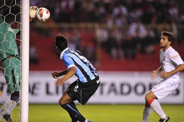 Volantes Souza e Fernando ressaltam domínio técnico e físico do Grêmio sobre a LDU Diego Vara/Agencia RBS Volantes Souza e Fernando ressaltam domínio técnico e físico do Grêmio sobre a LDU Diego Vara/Agencia RBS
