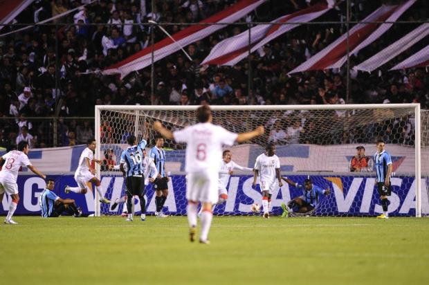 Cotação ZH: Cris e Saimon são os melhores do Grêmio diante da LDU Diego Vara/Agencia RBS Cotação ZH: Cris e Saimon são os melhores do Grêmio diante da LDU Diego Vara/Agencia RBS