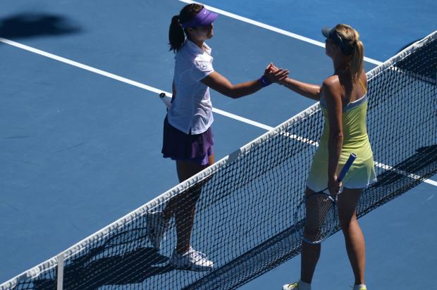 Na Li derruba Maria Sharapova e se garante em final na Austrália PETER PARKS / AFP/ Na Li derruba Maria Sharapova e se garante em final na Austrália PETER PARKS / AFP/