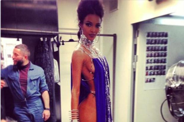 Laís Ribeiro posta foto com vestido ousado de Jean Paul Gaultier Reprodução/Instagram