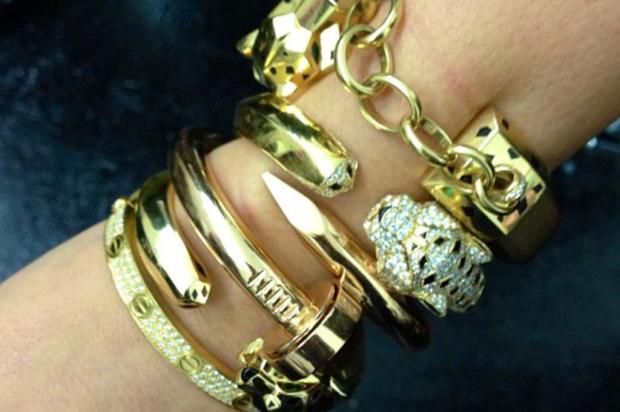 Kim Kardashian ganha pulseiras de ouro e diamantes de Kanye West Instagram/Reprodução