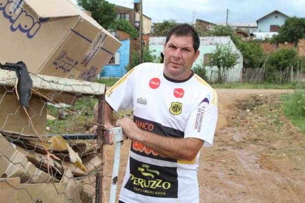 Como é a rotina de Carlinhos do Papelão: vereador, papeleiro e garçom em Bagé Francisco Bosco/Especial Como é a rotina de Carlinhos do Papelão: vereador, papeleiro e garçom em Bagé Francisco Bosco/Especial