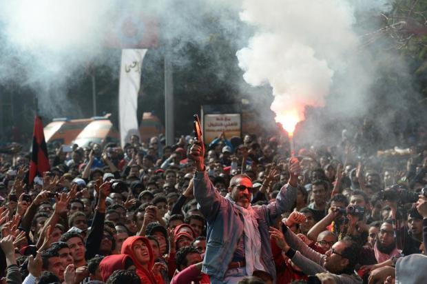 Duas delegacias são atacadas durante confrontos no Egito Khaled Desouki/AFP Duas delegacias são atacadas durante confrontos no Egito Khaled Desouki/AFP