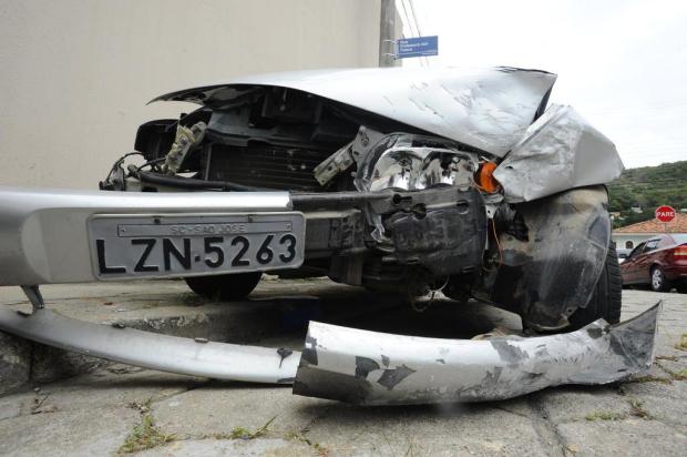 Perseguição na madrugada deste sábado envolveu seis veículos da Polícia Militar, de Florianópolis Julio Cavalheiro/Agencia RBS Perseguição na madrugada deste sábado envolveu seis veículos da Polícia Militar, de Florianópolis Julio Cavalheiro/Agencia RBS