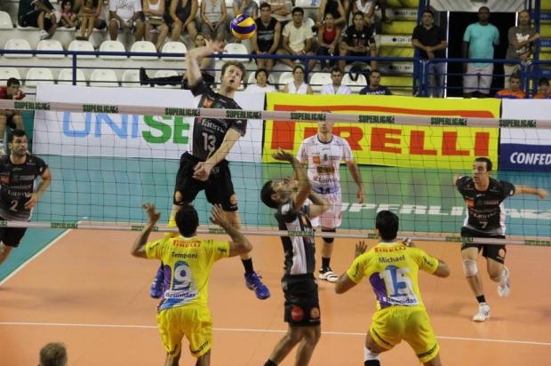 Canoas perde fora de casa para o Vôlei Futuro por 3 sets a 1 Fernando Potrick/Divulgação TXT Assessoria Canoas perde fora de casa para o Vôlei Futuro por 3 sets a 1 Fernando Potrick/Divulgação TXT Assessoria