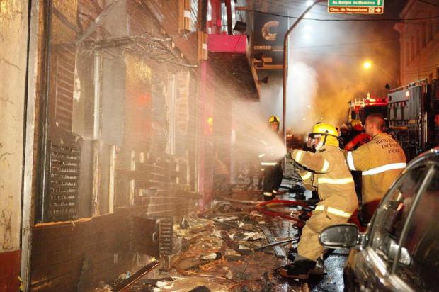 Polícia deve indiciar bombeiros, mas MP tende a não aceitar Germano Rorato/Agencia RBS Polícia deve indiciar bombeiros, mas MP tende a não aceitar Germano Rorato/Agencia RBS