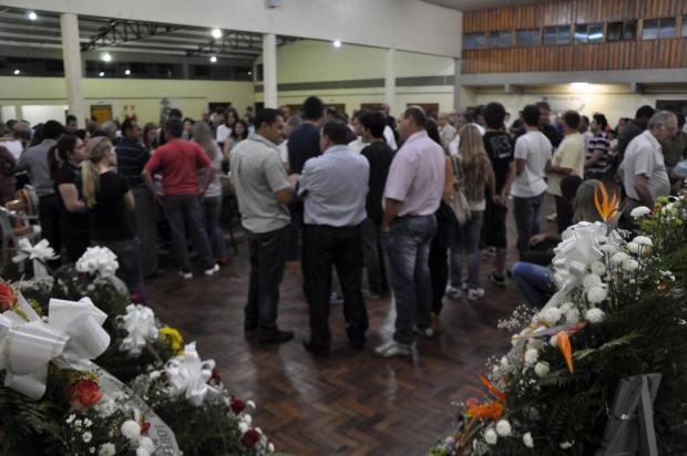 Casal morto na boate é velado em Palmeira das Missões João Lima/Especial