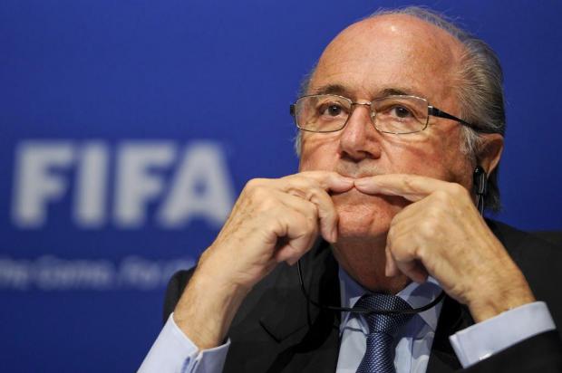 Catar teria 'comprado' Copa do Mundo de 2022, acusa revista francesa FABRICE COFFRINI/AFP