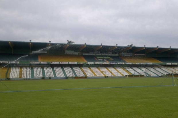 Aumenta procura por ingressos para o Gre-Nal em Erechim Marielise Ferreira/Agência RBS/ Aumenta procura por ingressos para o Gre-Nal em Erechim Marielise Ferreira/Agência RBS/