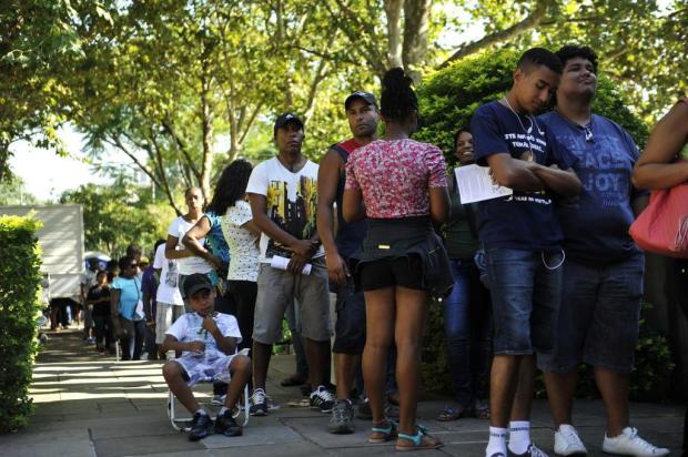 Carnaval: Segue a venda de ingressos Lívia Stumpf/Agencia RBS Carnaval: Segue a venda de ingressos Lívia Stumpf/Agencia RBS