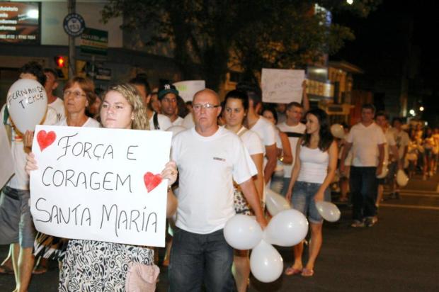 Jovens de Novo Hamburgo fazem caminhada para homenagear vítimas de tragédia em Santa Maria Charles Dias/Especial