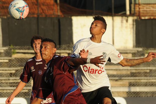 Com gols de Zambi e Wallacer, Caxias vence Santa Cruz por 2 a 0 fora de casa Rodrigo Assmann, Gazeta do Sul/